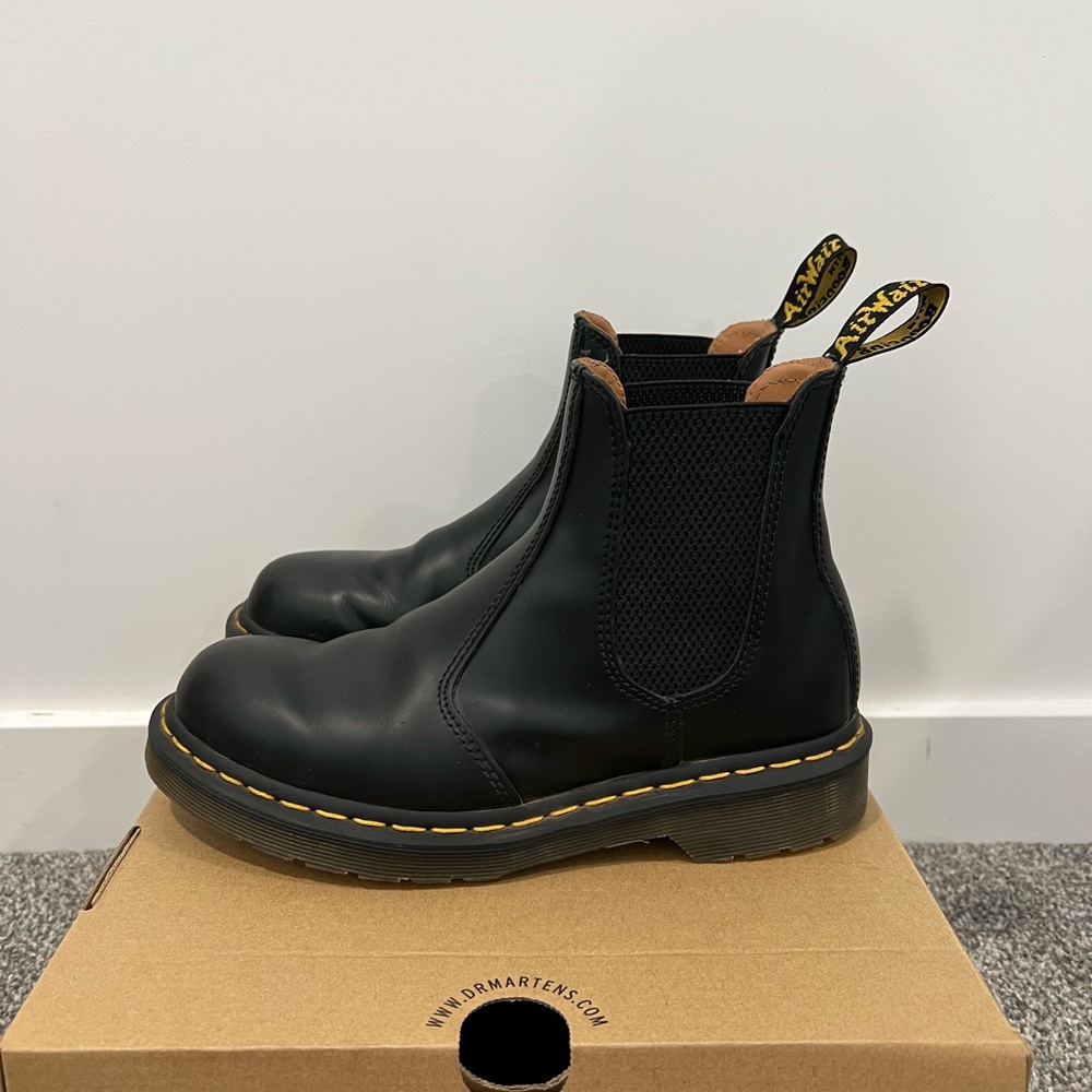 Dr. Martens 2976 Chelsea Boots